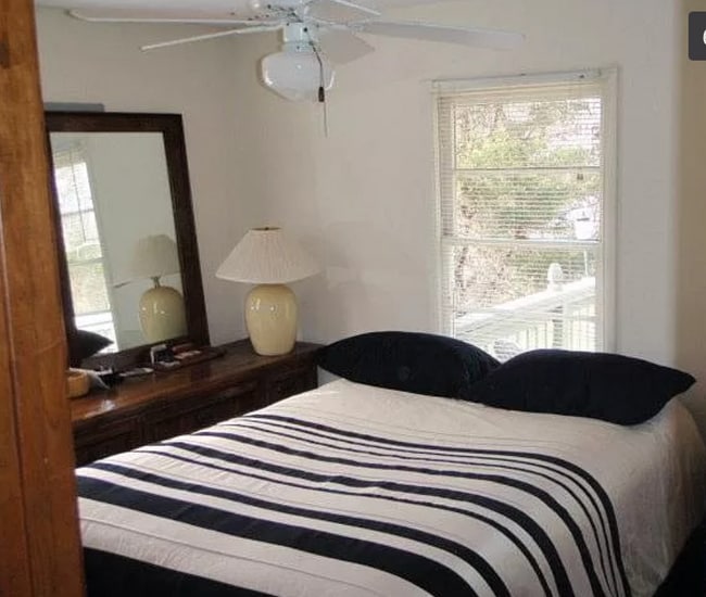 Building Photo - 1162 12 Oaks Cir