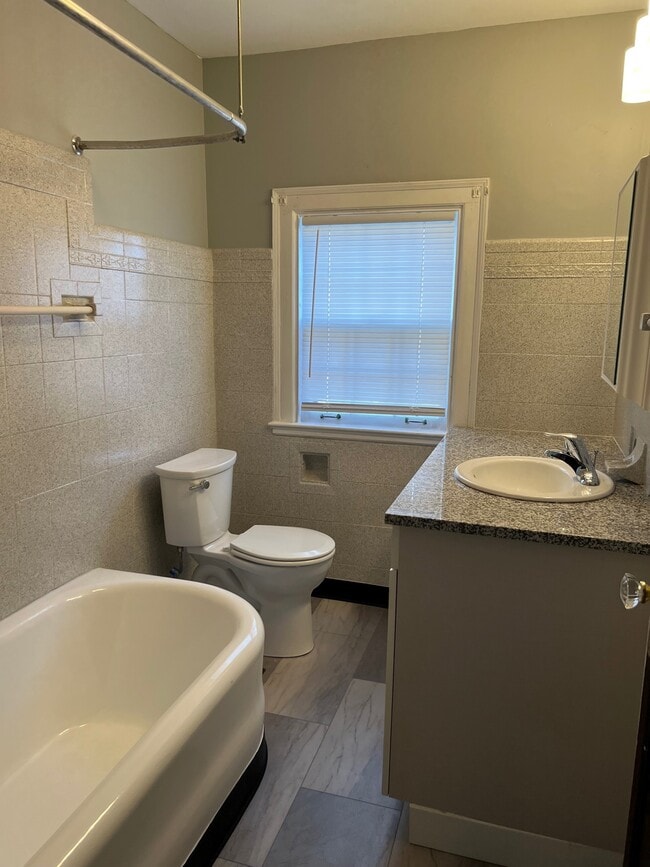 Building Photo - 929 N Nelson Rd