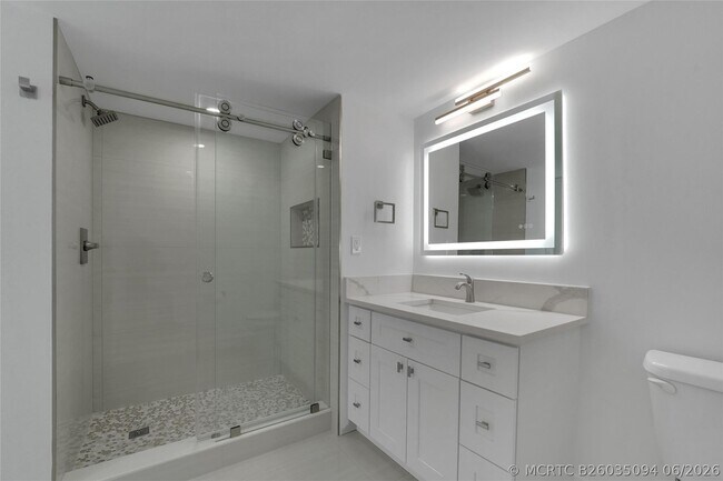 Building Photo - 3900 Galt Ocean Dr