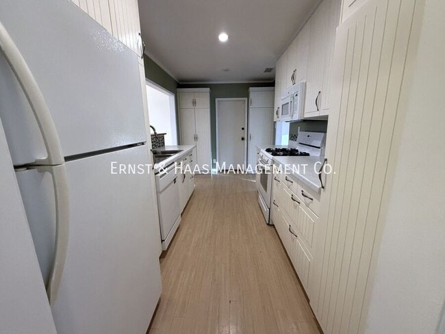 Building Photo - 6926 E Rendina St