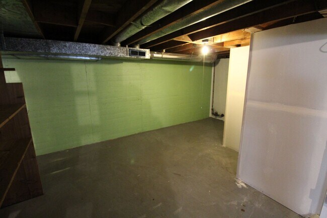 Building Photo - 2807 W Olympic Ave