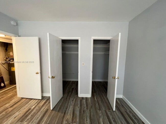 Building Photo - 2430 NE 135th St