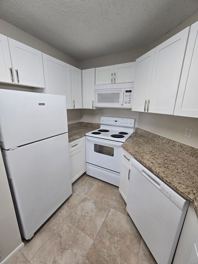 Building Photo - 2577 Grassy Point Dr