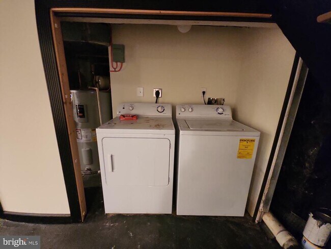 Building Photo - 2804 Christopher Ave