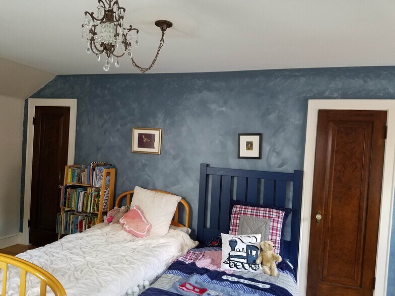 Master bedroom - 1347 W Highland Pkwy