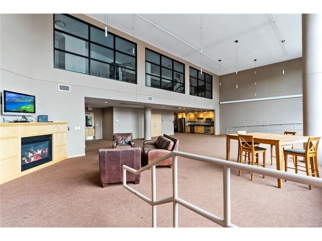 Building Photo - 401 N 2nd St