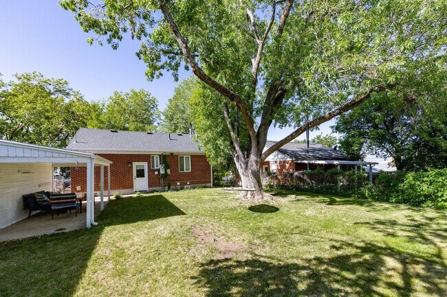 Building Photo - Beautifully Updated 3-Bedroom Home with Modern Upgrades & Spacious Backyard
