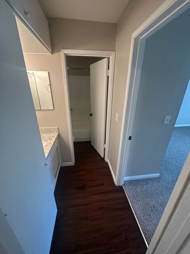 Building Photo - Watergate One Bedroom