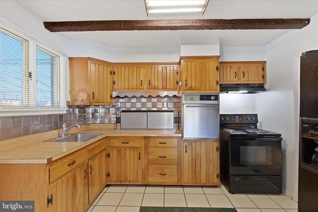 Building Photo - 2423 Harwood Rd