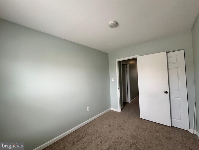 Building Photo - 14781 London Ln