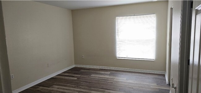 Building Photo - COMING SOON!   CUTE!  3 BEDROOM / 2 BATH - HALF DUPLEX (DELTONA)