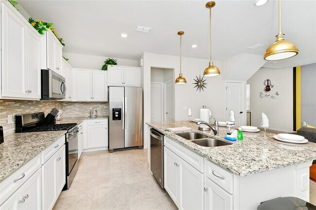 Building Photo - 7212 Oakmoss Loop