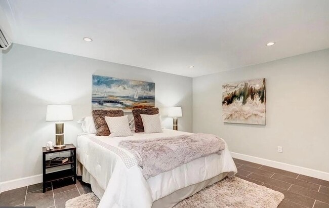 Building Photo - 213-211 11th St NE