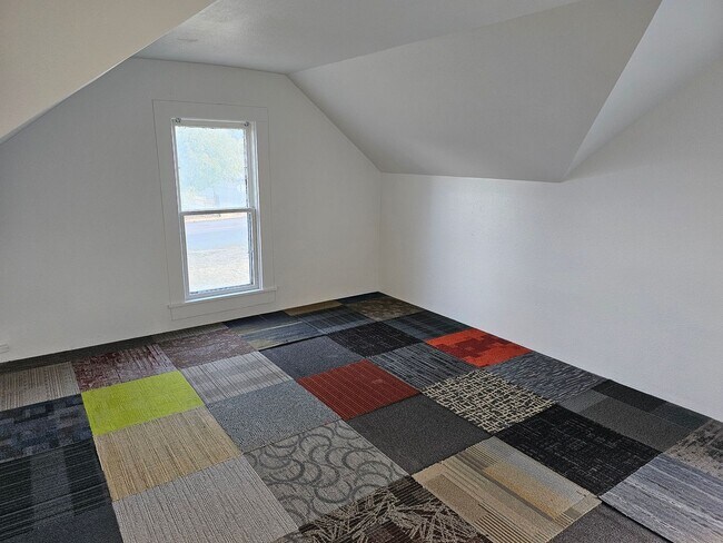 Building Photo - 614 W Arch St