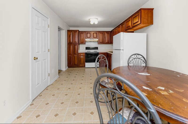 Building Photo - 16435 Terrace Village Dr
