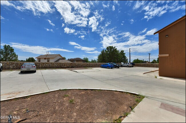 Building Photo - 3404 Blue Earth Ln