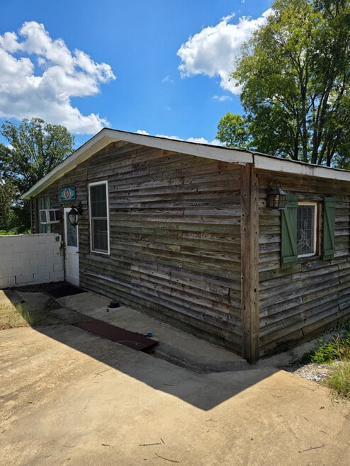 Building Photo - 15916 Romulus Rd