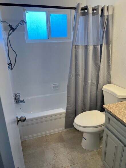 Building Photo - 429 W Ramona Dr