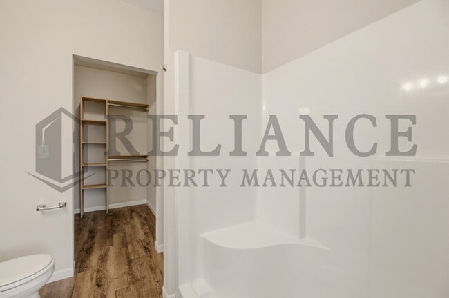 Building Photo - 452 S Longbranch Dr