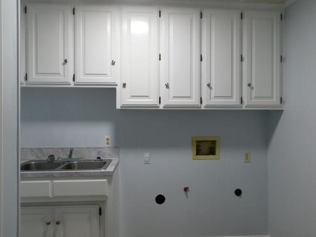 Building Photo - 2 Bed 2 Bath Duplex Newly Renovated