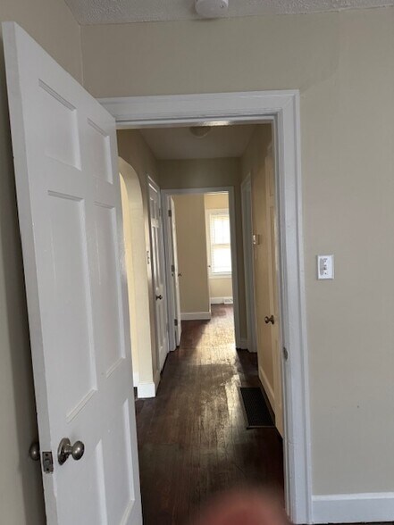 Building Photo - 224 Elmwood Dr