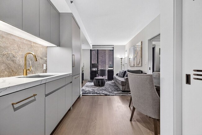 Building Photo - 55 Lagrange St