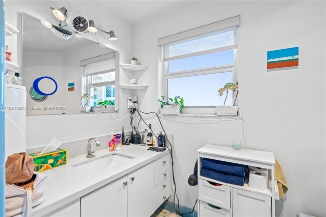 Building Photo - 4925 Collins Ave
