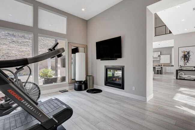 Building Photo - Mesa Ridge Luxury Oasis Feathertop
