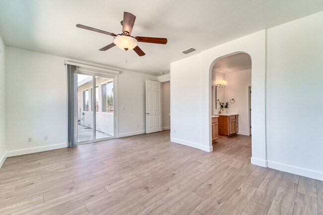 Building Photo - Stunning 4-Bedroom Home with Spacious Yard