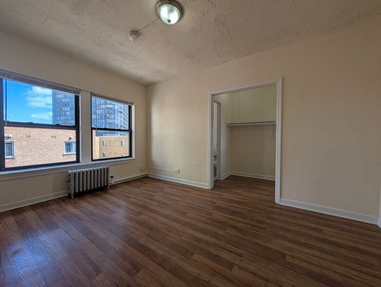 Building Photo - 5417 N Kenmore Ave