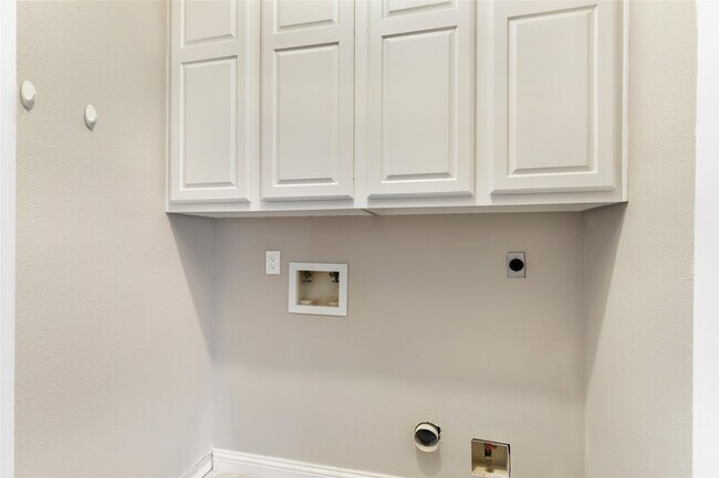 Building Photo - 3319 Hickory Brook Ln