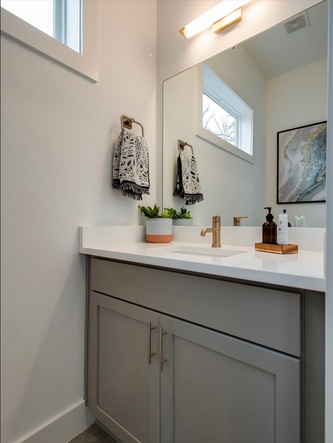 Building Photo - 700 James Ave