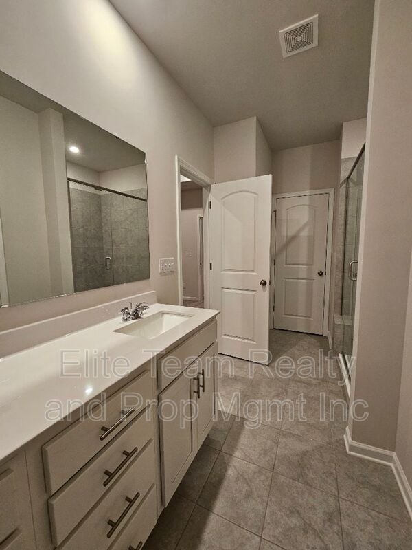 Building Photo - 5416 Kinsbridge Dr