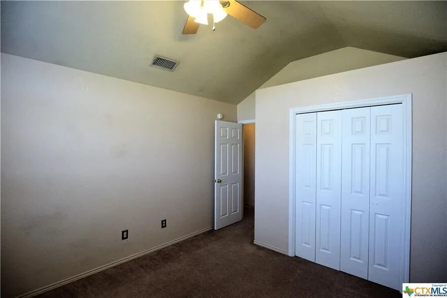 Building Photo - 2807 Diaz Dr