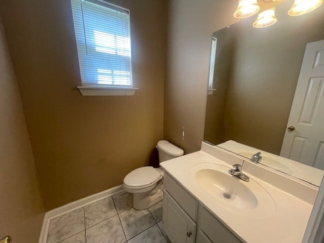 Building Photo - 832 Prairie Ln
