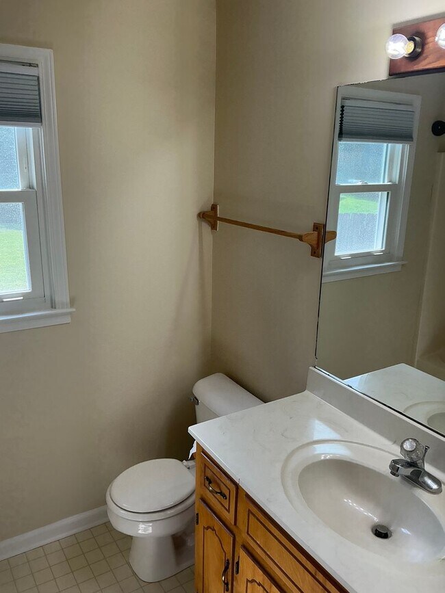 Building Photo - 910 Dolphin Ln