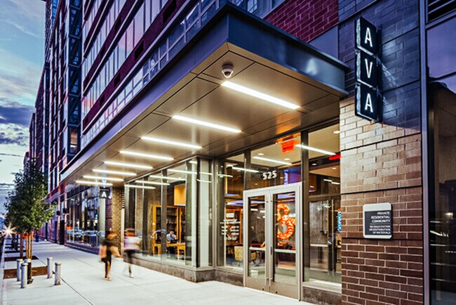 Building Photo - 525 W 28th St