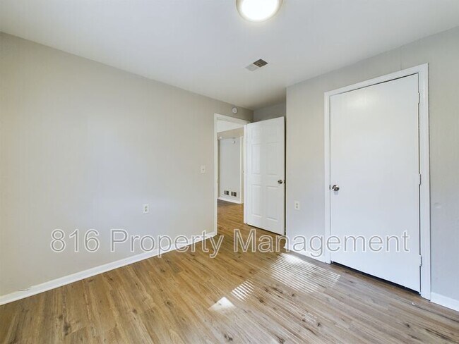 Building Photo - 5722 Norton Ave