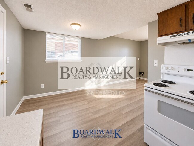 Building Photo - 572 400 N