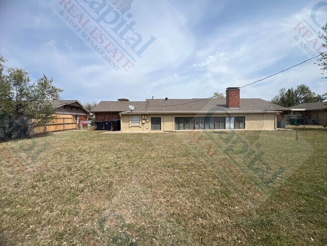 Building Photo - Spacious Home With Classic Charm