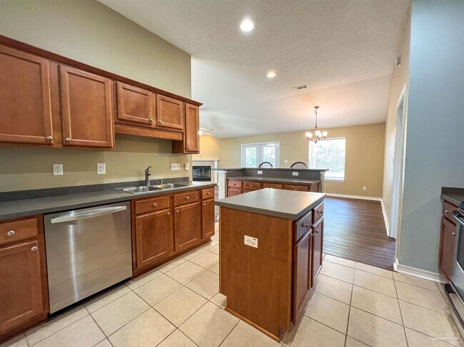 Building Photo - 5866 Chi Chi Cir