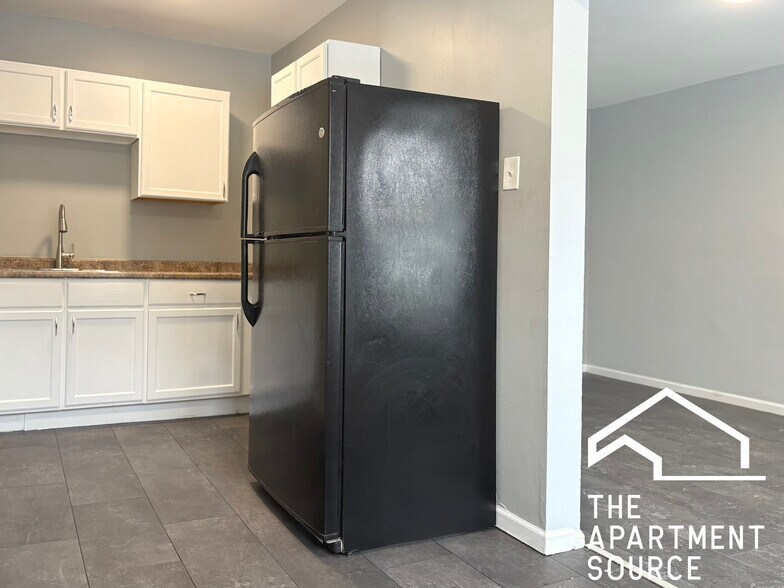 Building Photo - 6226 S Western Ave