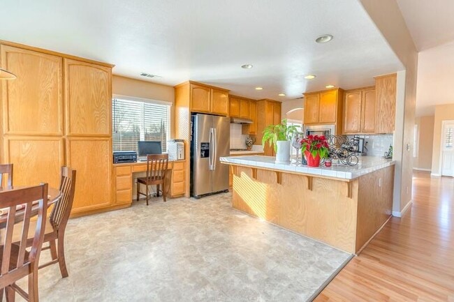 Building Photo - 679 Apricot Ct