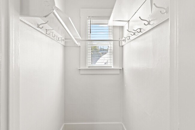 Building Photo - Comfort and Convenience: Cottage Living in...