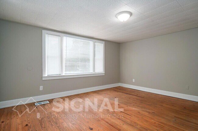Building Photo - 759 Hopkins Dr