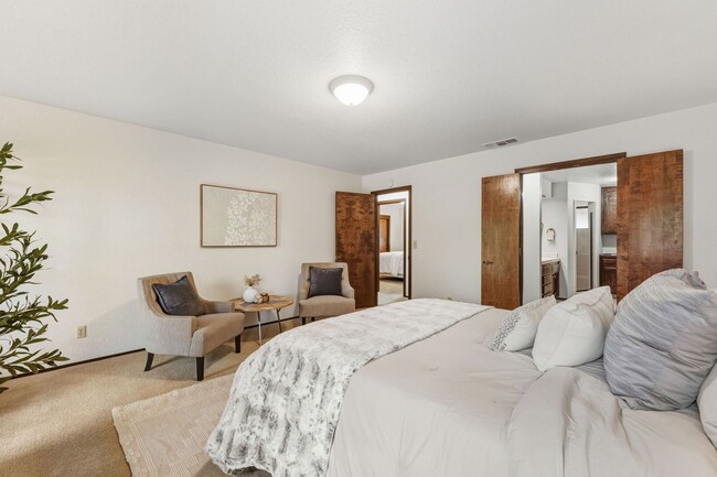 Building Photo - $500.00 off 1st Mo Rent: Move In Special! Quiet & Central Neighborhood - 3 Bedroom 2 Bathroom - L...