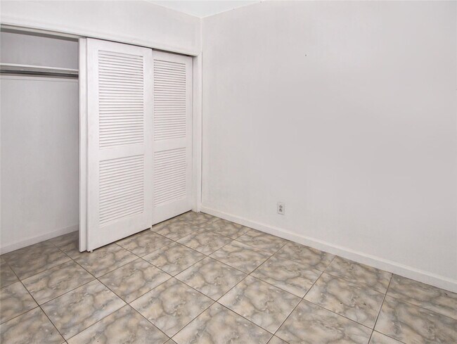 Building Photo - 2361 NE 10th St