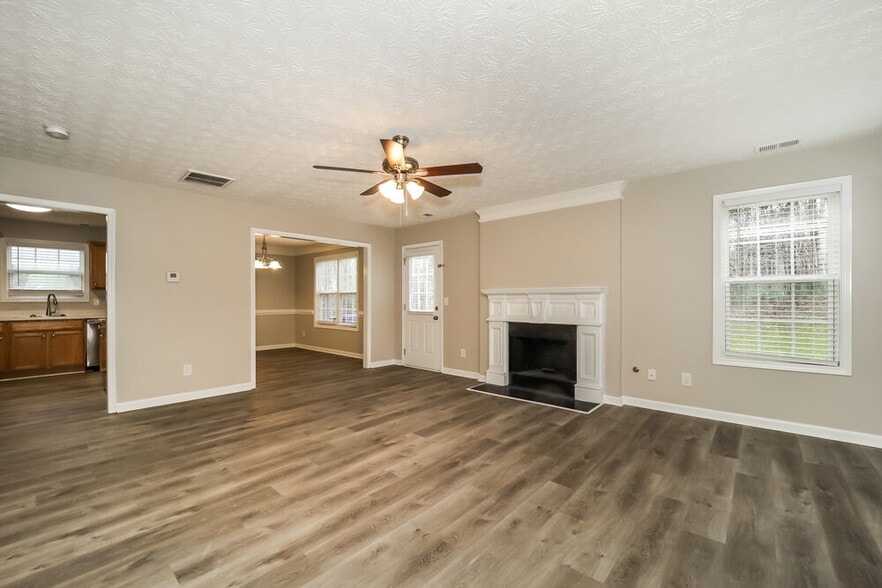 Building Photo - 208 Arbor Creek Dr