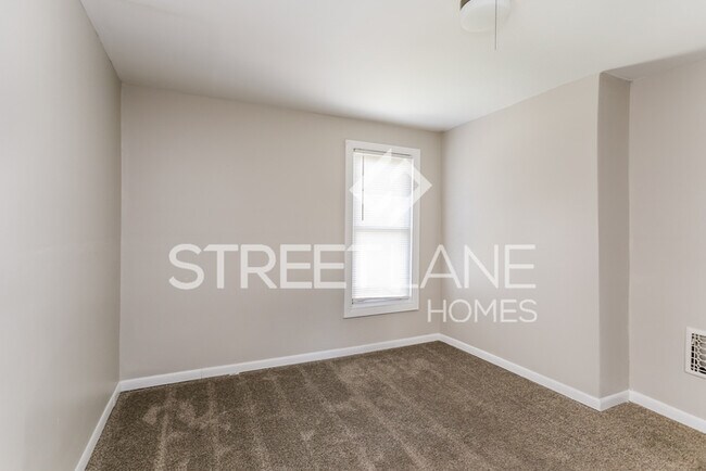 Building Photo - Charming 3 Bedroom in Columbus!