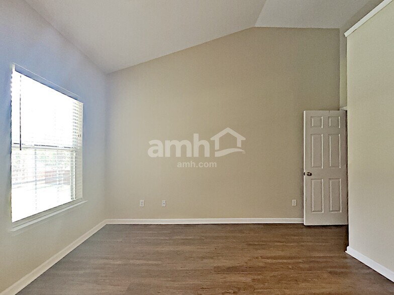 Building Photo - 1523 Cardinal Ln
